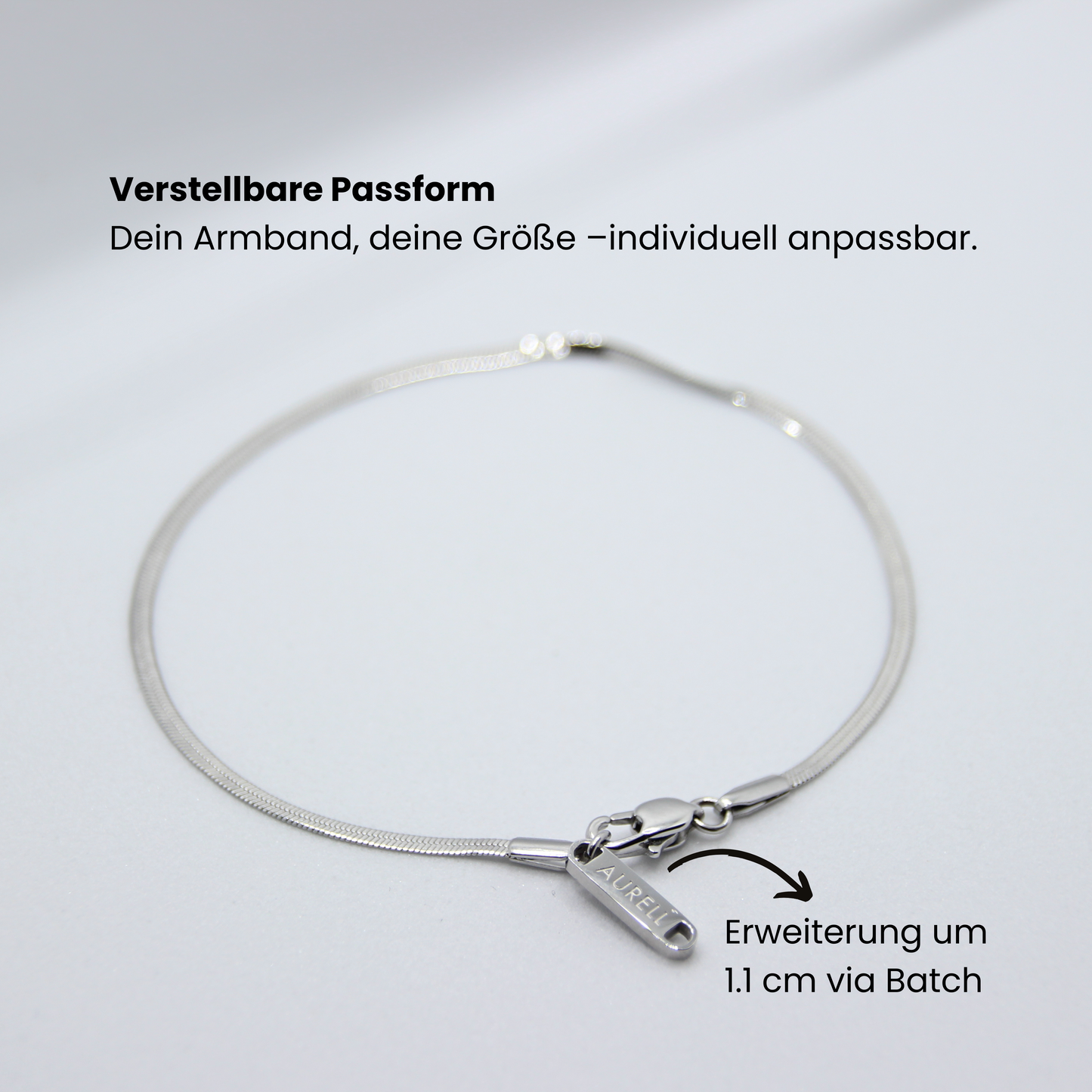Edelstahl Armband, geflochten mit AURELL Logo auf weißem Hintergrund