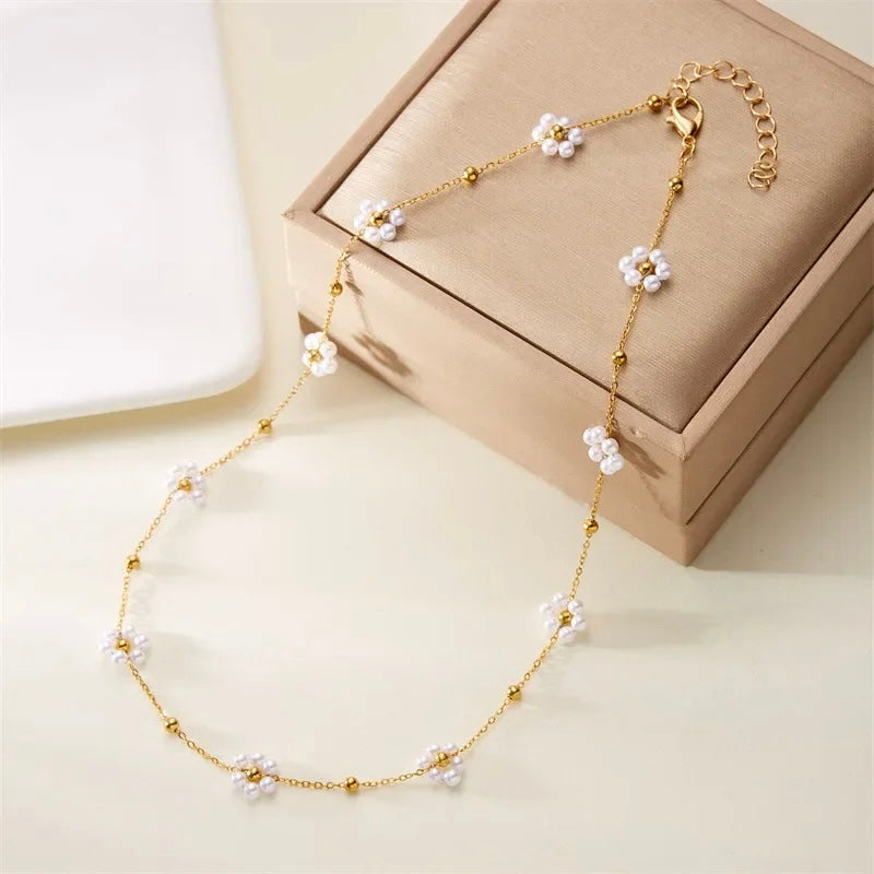 Perlenblumen-Halskette Armband
